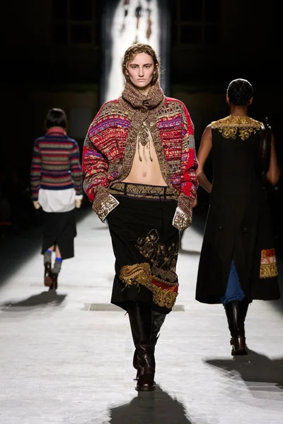 Look 37